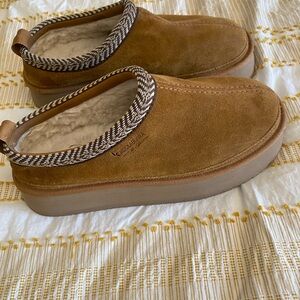 Koolaburra Brown Suede Winter Boots